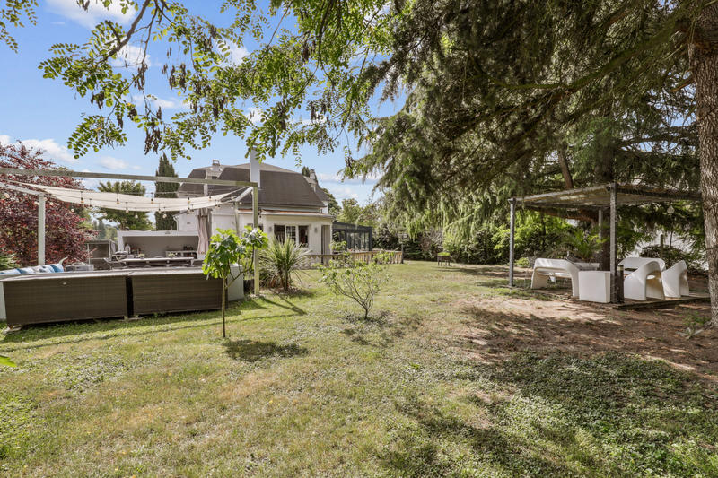 Maison - 300 m² - 9 pièces