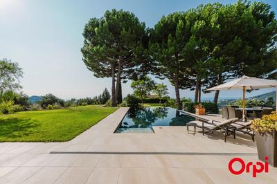 Villa - 366 m² - 11 pièces