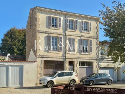 Maison de ville - 150 m² - 10 pièces