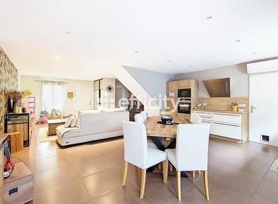 Maison - 102 m² - 4 pièces