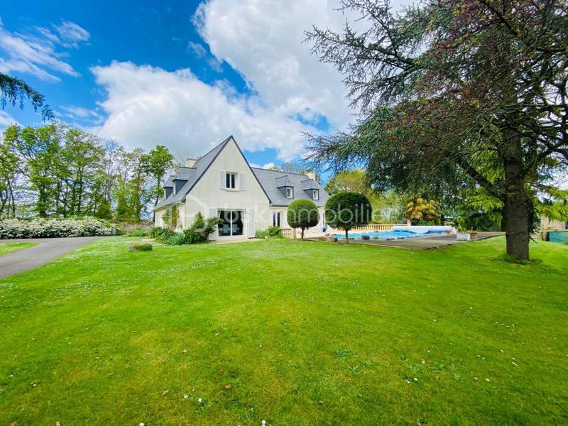 Maison ancienne - 246 m² - 7 pièces