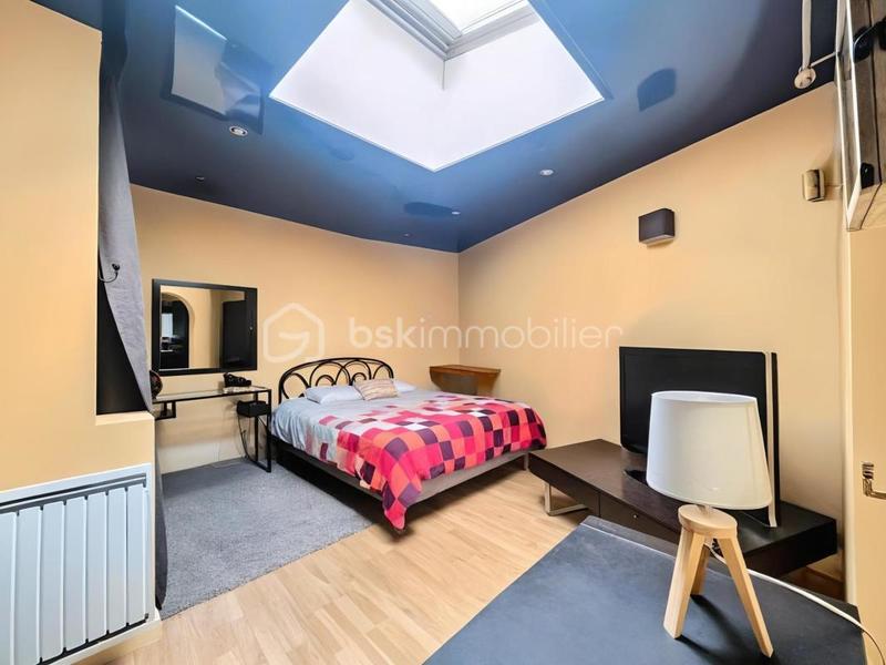 Maison - 280 m² - 15 pièces