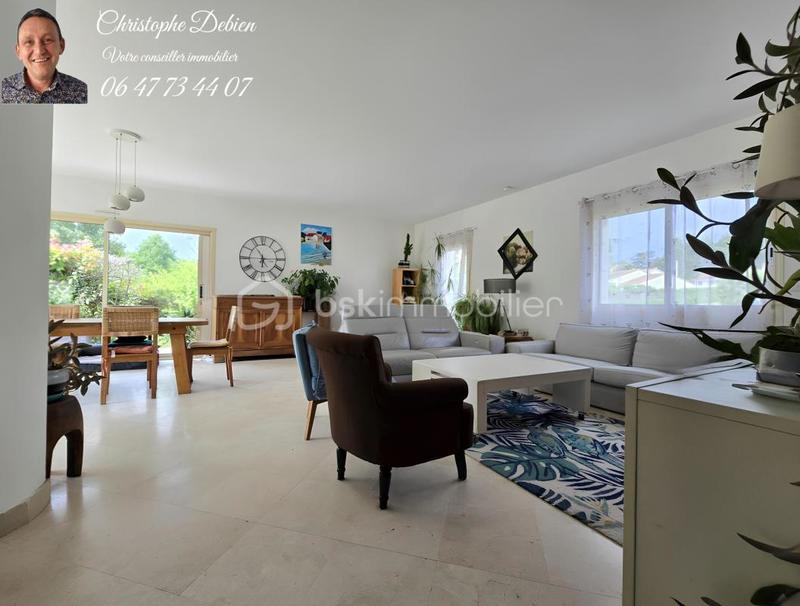 Maison traditionnelle - 207 m² - 7 pièces