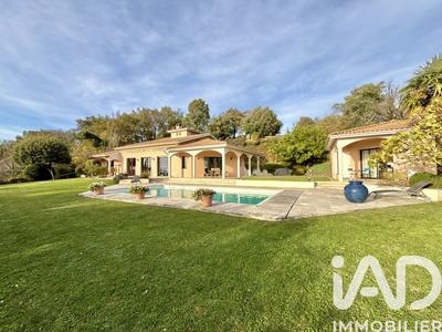 Maison - 210 m² - 8 pièces