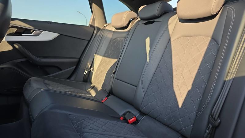 Audi A4 Avant 2.0 Tdi 204 Quattro Mild Hybrid s-tronic7 s line - Automatique Toit ouvrant