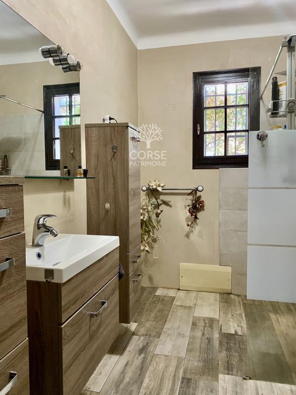 Maison - 202 m² - 7 pièces