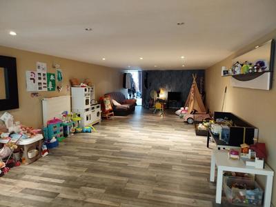 Maison - 242 m² - 6 pièces