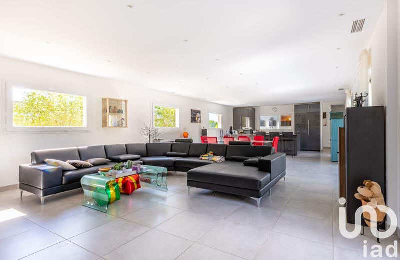 Maison - 247 m² - 7 pièces