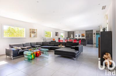 Maison - 247 m² - 7 pièces