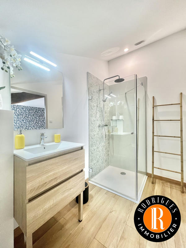 Maison - 372 m² - 12 pièces