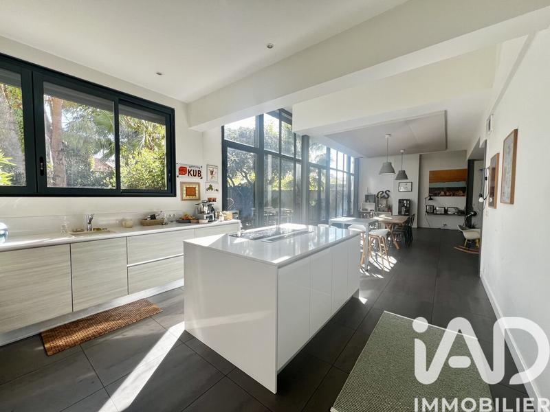 Maison - 225 m² - 7 pièces