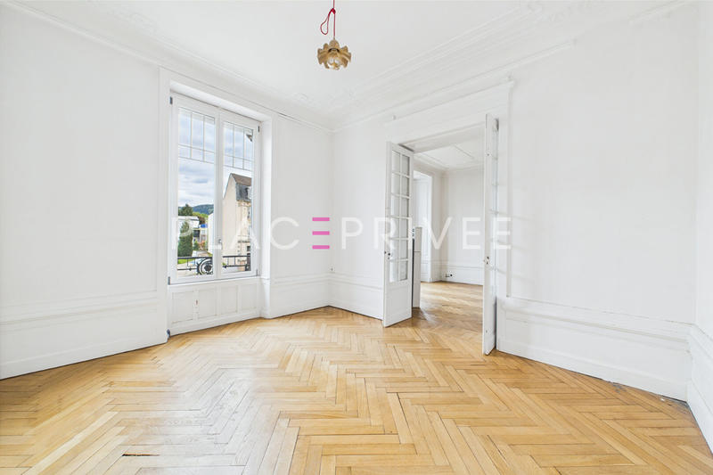 Maison - 320 m² - 10 pièces