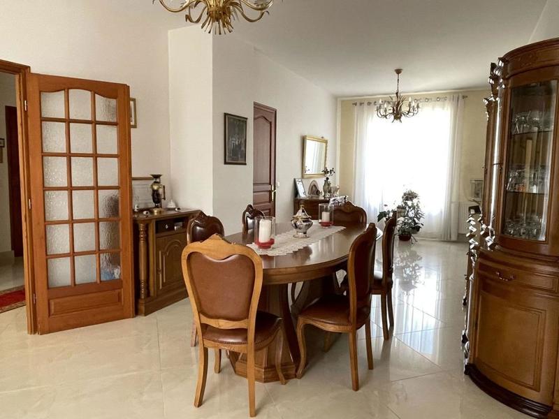 Pavillon - 143 m² - 7 pièces