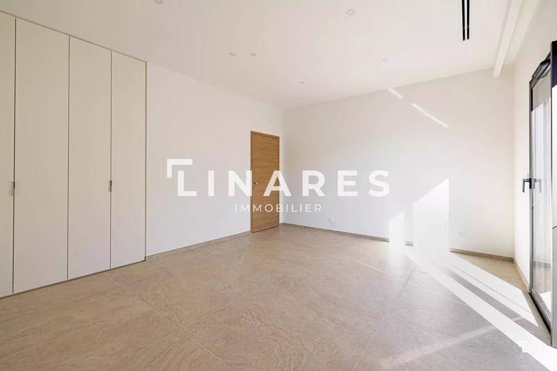 Maison - 234 m² - 7 pièces