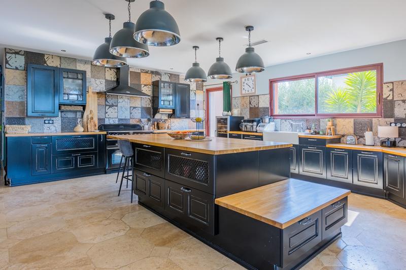 Demeure - 231 m² - 5 pièces