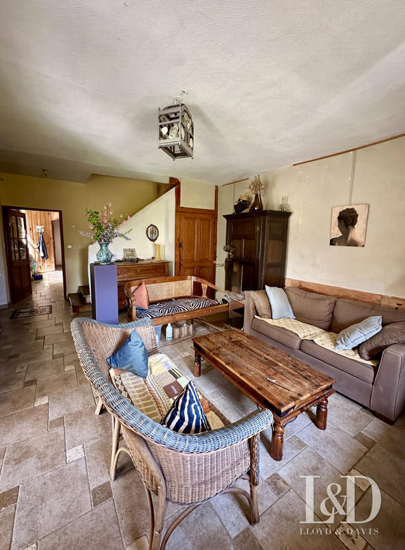 Maison traditionnelle - 213 m² - 7 pièces