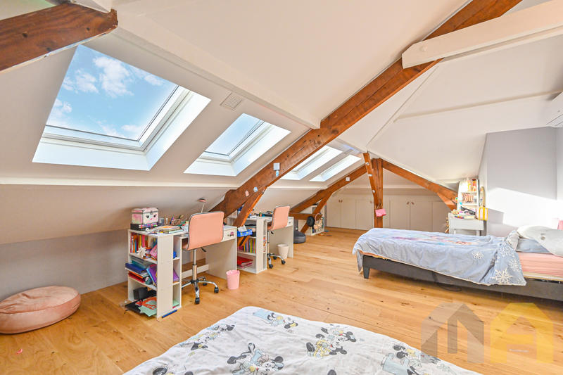 Maison - 280 m² - 8 pièces