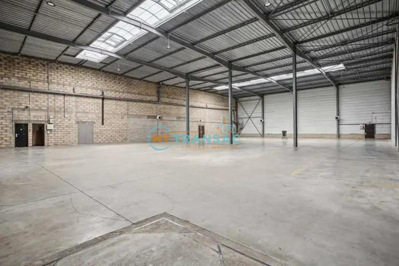 Entrepôt - 4 542 m²