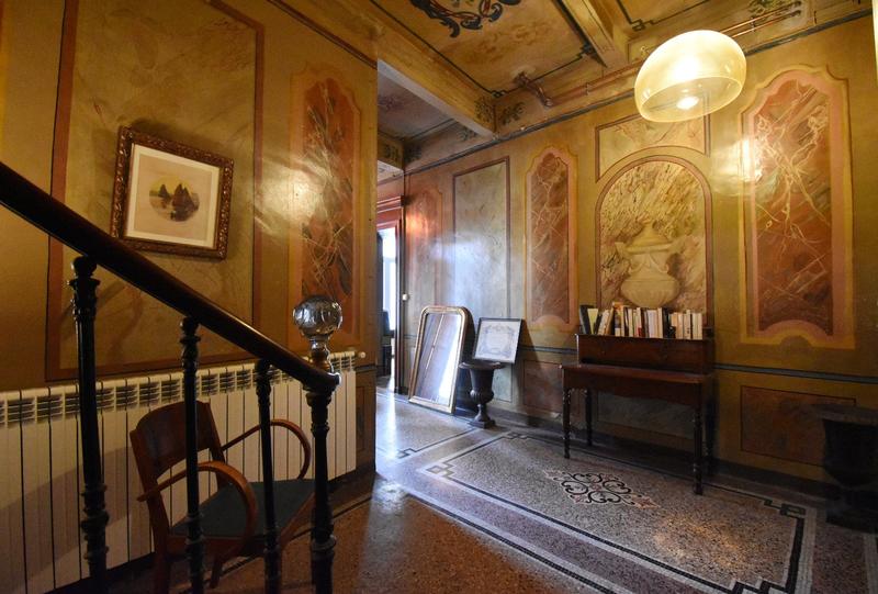 Maison - 392 m² - 12 pièces