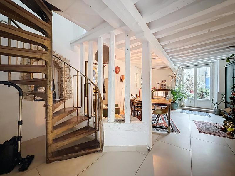 Maison - 165 m² - 9 pièces