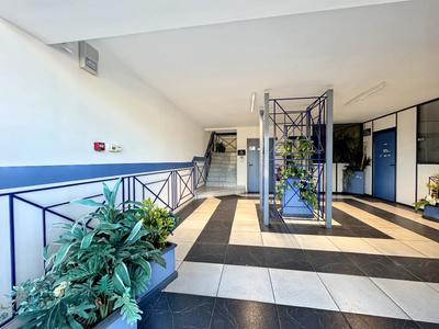 Local commercial - 770 m² - 10 pièces