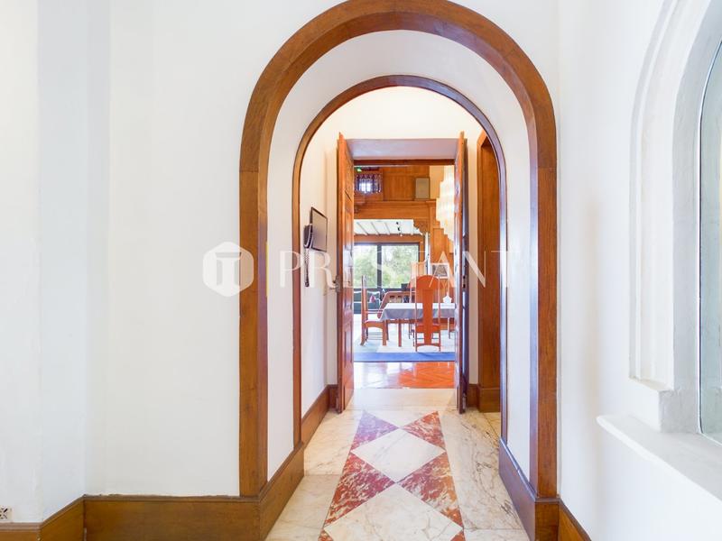 Maison - 550 m² - 12 pièces