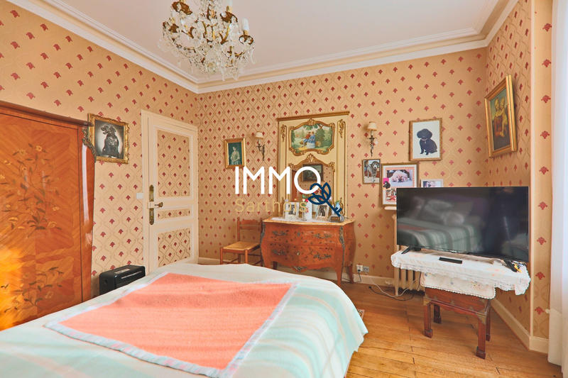 Maison - 206 m² - 7 pièces