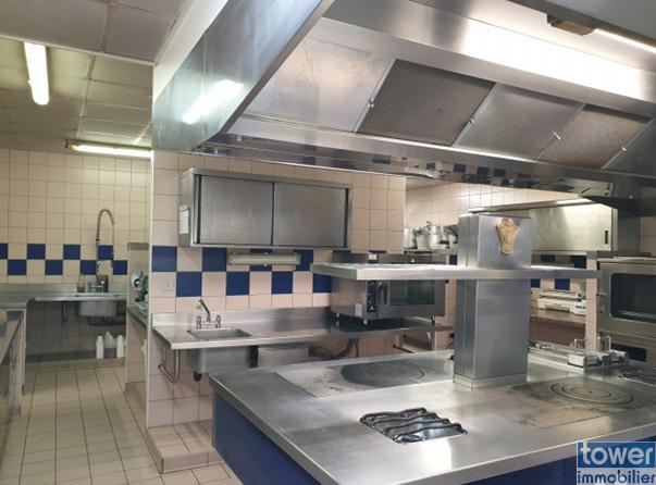 Maison - 300 m² - 13 pièces