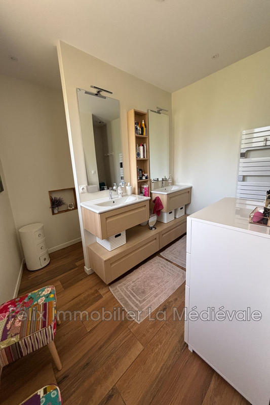 Demeure - 218 m² - 5 pièces