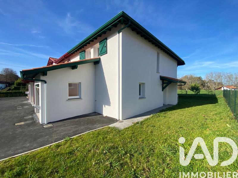 Maison - 93 m² - 4 pièces