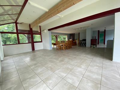 Maison - 260 m² - 10 pièces