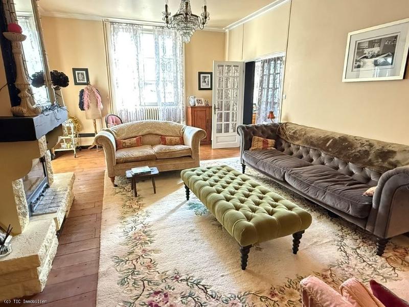 Maison de village - 495 m² - 10 pièces