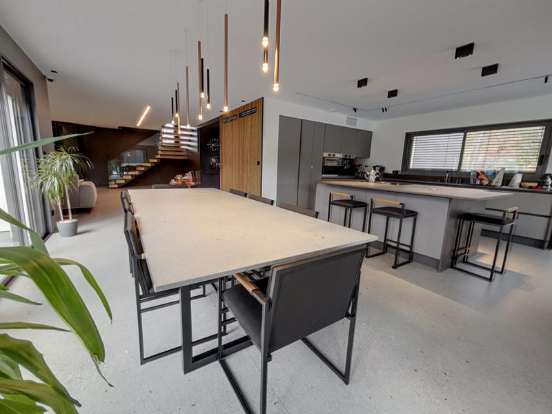 Villa - 250 m² - 6 pièces