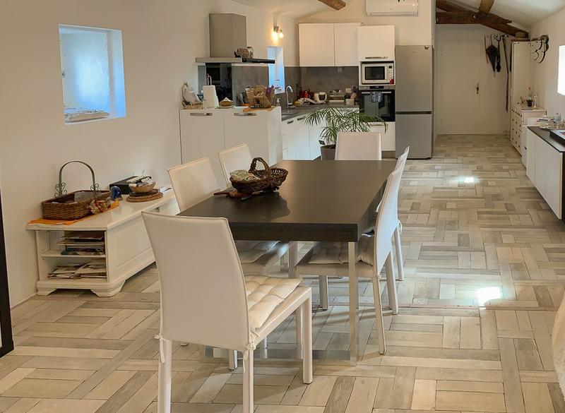 Mas - 896 m² - 25 pièces