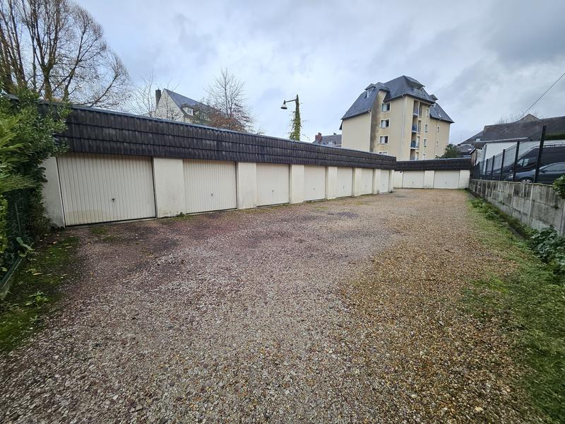 Parking / Garage - 121 m²