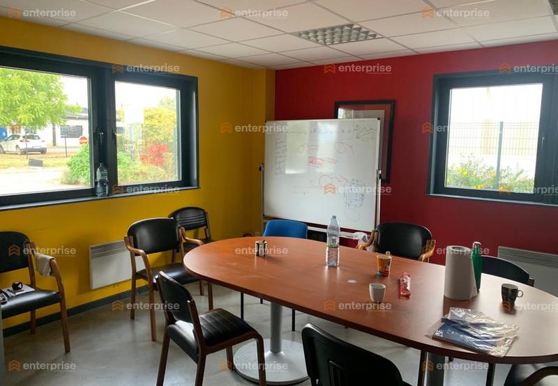 Local d'activité / Entrepôt - 700 m²