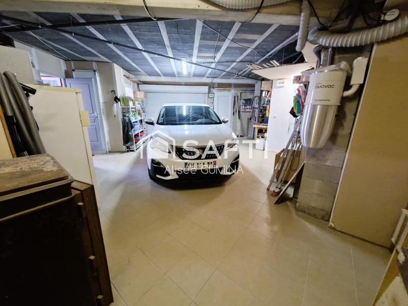 Maison - 223 m² - 9 pièces