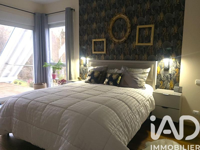 Maison - 210 m² - 7 pièces