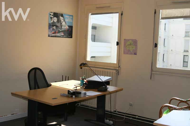 Bureau - 100 m² - 4 pièces