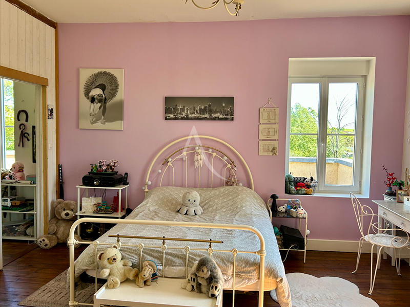 Maison - 312 m² - 9 pièces