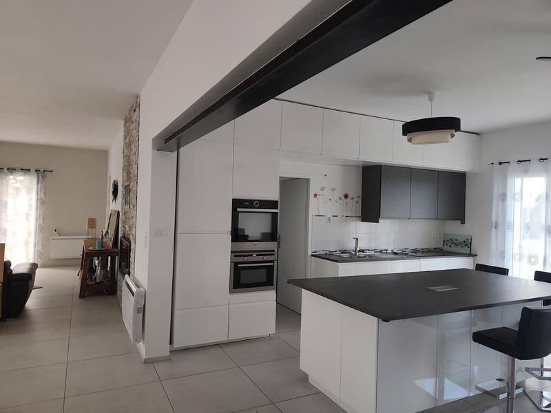 Maison - 205 m² - 9 pièces