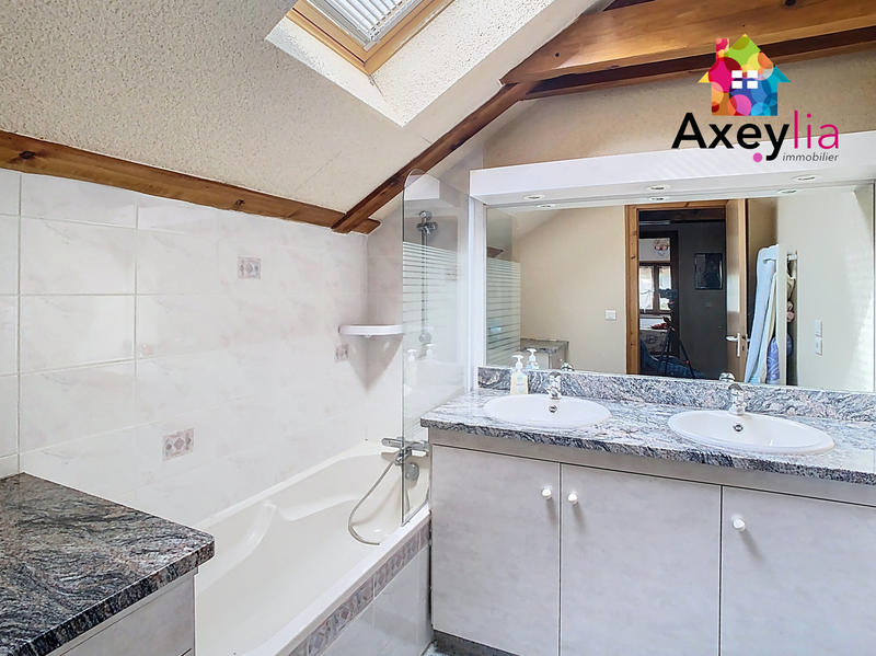 Maison - 196 m² - 12 pièces