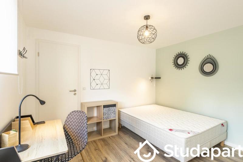 Chambre - 9 m² - 1 pièce