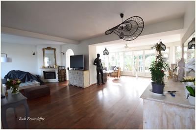 Maison - 273 m² - 9 pièces