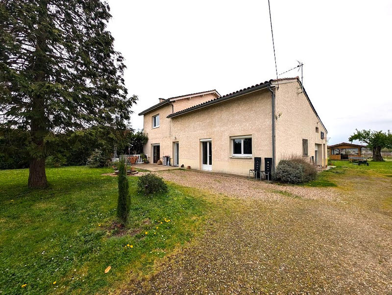 Maison - 180 m² - 9 pièces