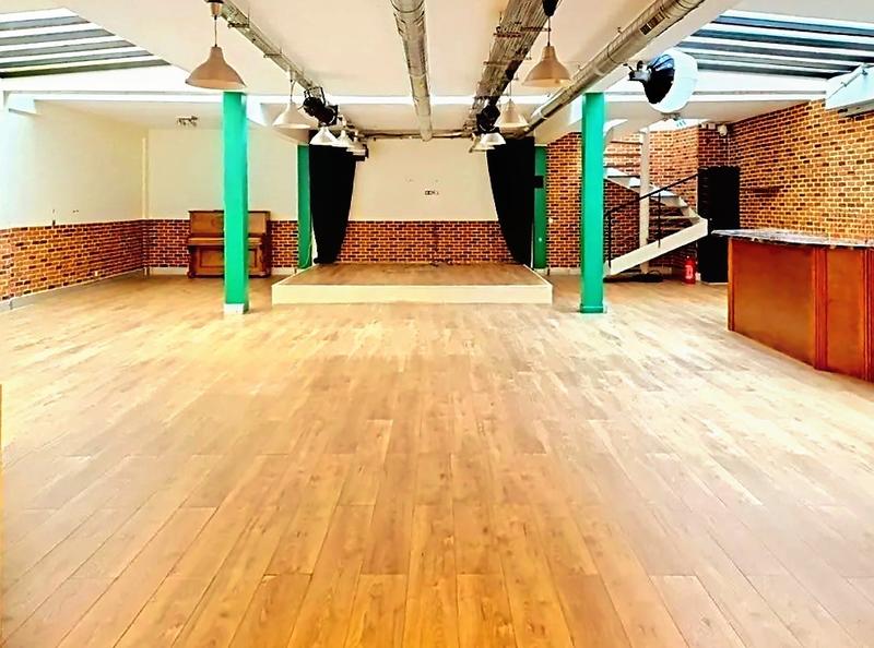 Local d'activité / Entrepôt - 243 m² - 4 pièces