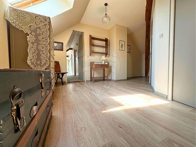 Demeure - 193 m² - 9 pièces