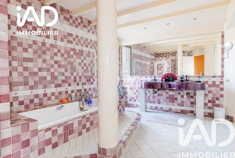 Maison - 250 m² - 5 pièces