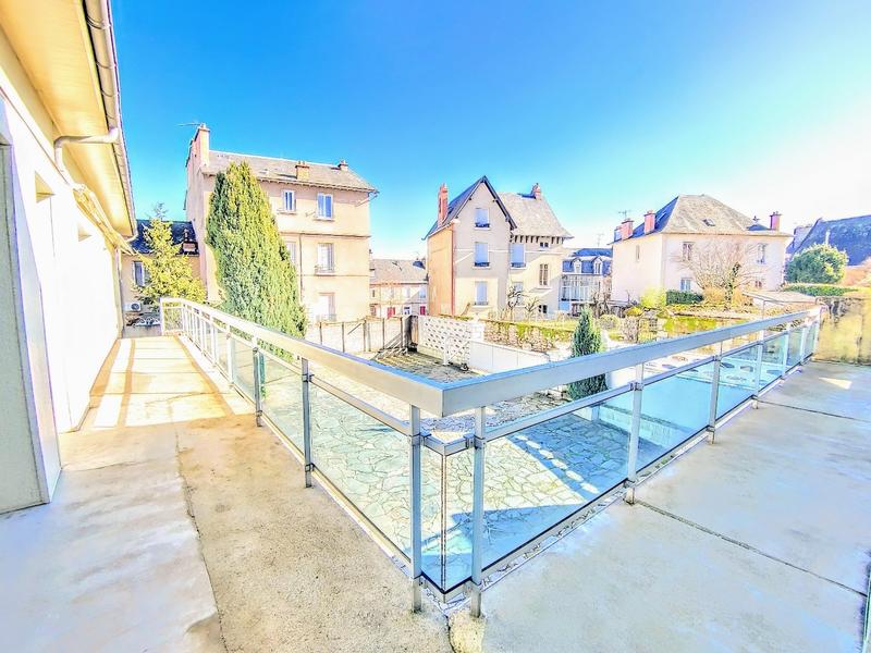 Maison - 570 m² - 8 pièces