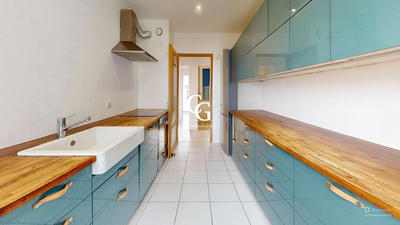 Appartement - 94 m² - 5 pièces